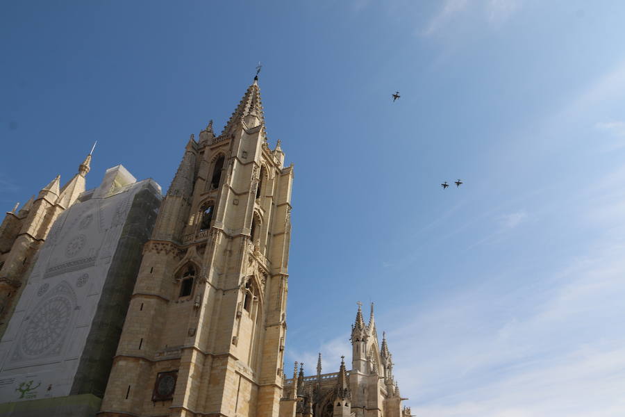 Fotos: Los cazas surcan el cielo de León