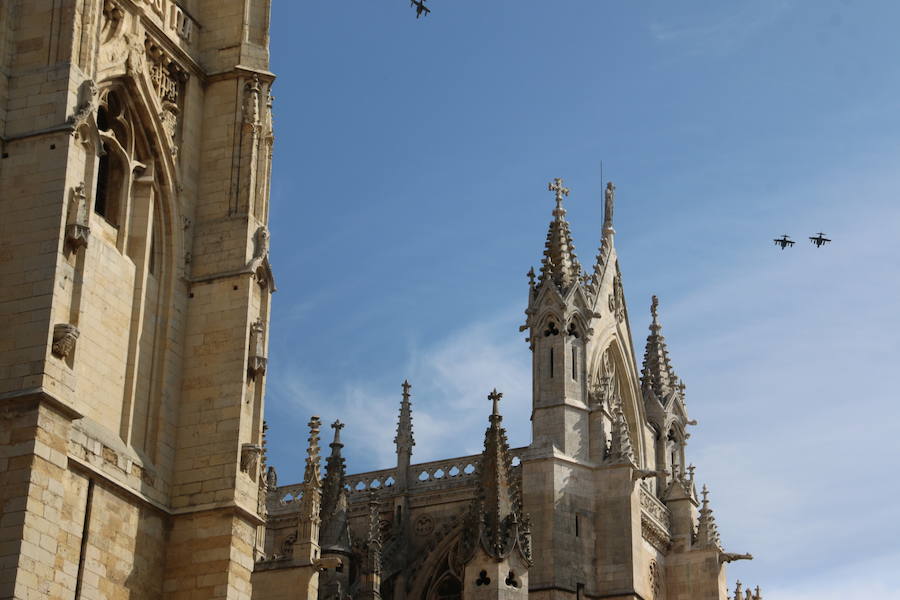 Fotos: Los cazas surcan el cielo de León