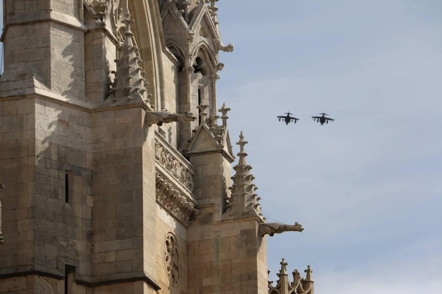 Fotos: Los cazas surcan el cielo de León