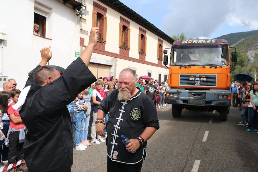 Fotos: Lugueros vuelve a honrar a su Cristo