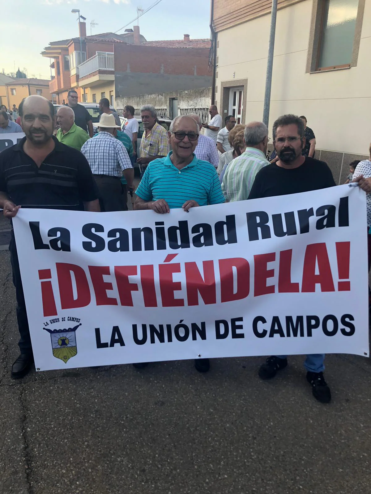 Fotos: 1.500 personas claman en Valderas contra la precariedad en la sanidad rural