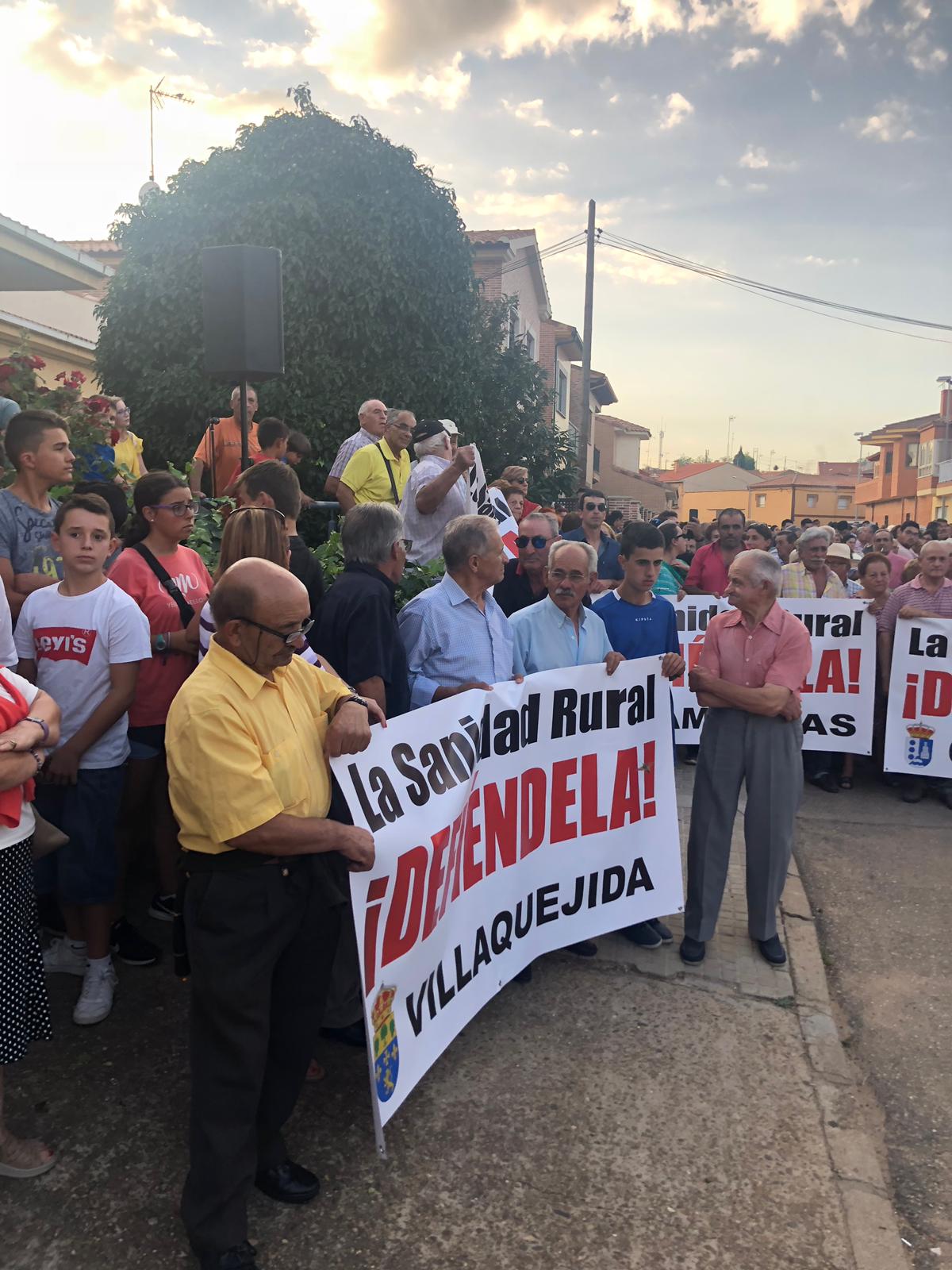 Fotos: 1.500 personas claman en Valderas contra la precariedad en la sanidad rural