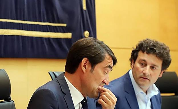 Suárez-Quiñones y Manuel García, en la comparecencia en las Cortes.