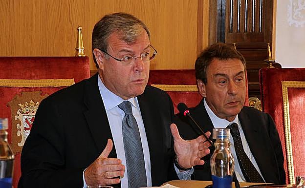 Antonio Silván, durante la celebración del pleno extraordinario. 