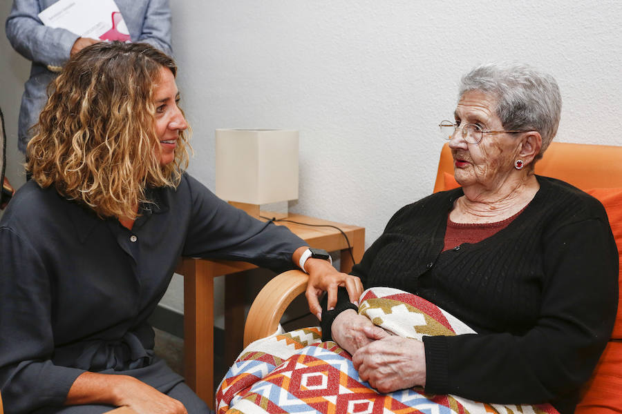 Fotos: La consejera de Familia visita residencia de mayores &#039;Armunia&#039; de León