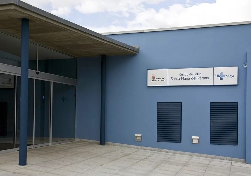 Entrada del Centro de Salud de Santa María del Páramo. 