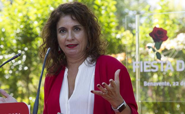 La ministra de Hacienda, María Jesús Montero participa en la Fiesta de la Rosa de Benavente, Zamora.