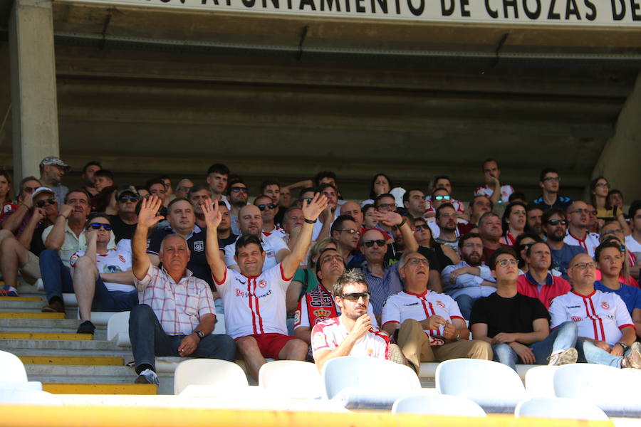 Fotos: Las imágenes de la afición en el Cultural-Real Madrid