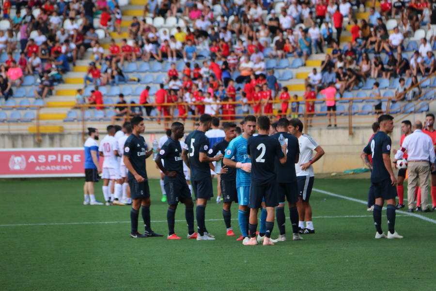 Fotos: Las imágenes de la afición en el Cultural-Real Madrid