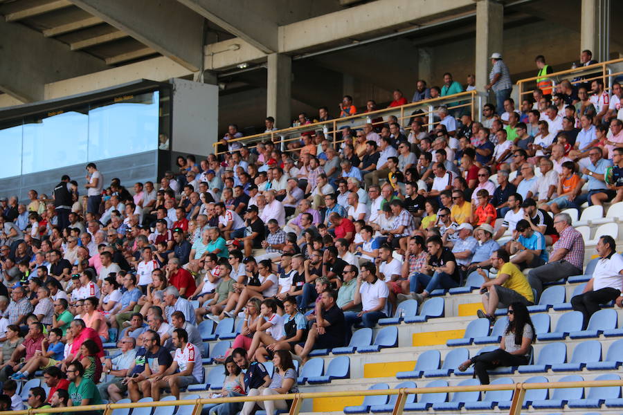 Fotos: Las imágenes de la afición en el Cultural-Real Madrid