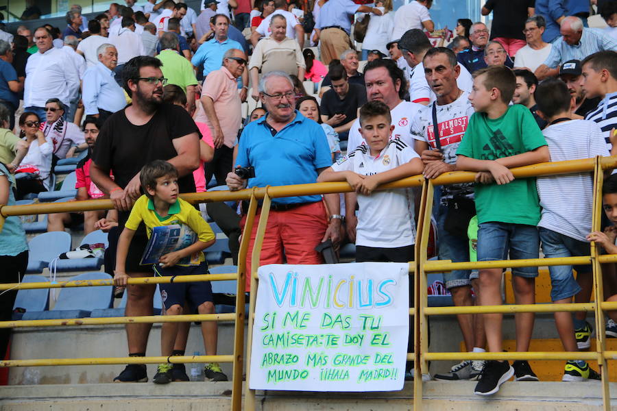 Fotos: Las imágenes de la afición en el Cultural-Real Madrid