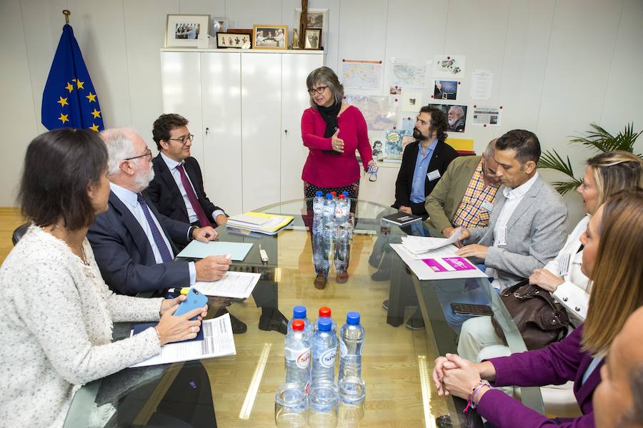 Los representantes de la Fundación Anclaje y el Comité de Empresa de Vestas se reúnen con el comisario europeo de la Energía, Miguel Arias Cañete, en la sede de la Comisión.