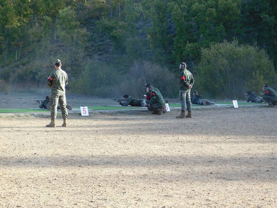Fotos: La Legión gana en El Ferral