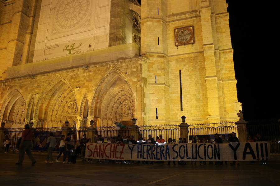 Fotos: La plantilla de Vestas lleva su conflicto a la Catedral de León