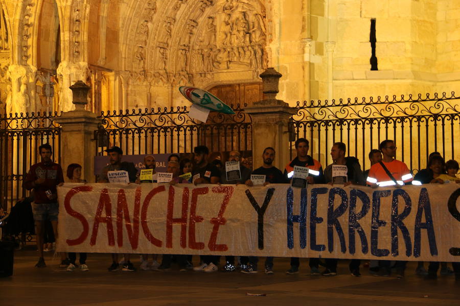 Fotos: La plantilla de Vestas lleva su conflicto a la Catedral de León