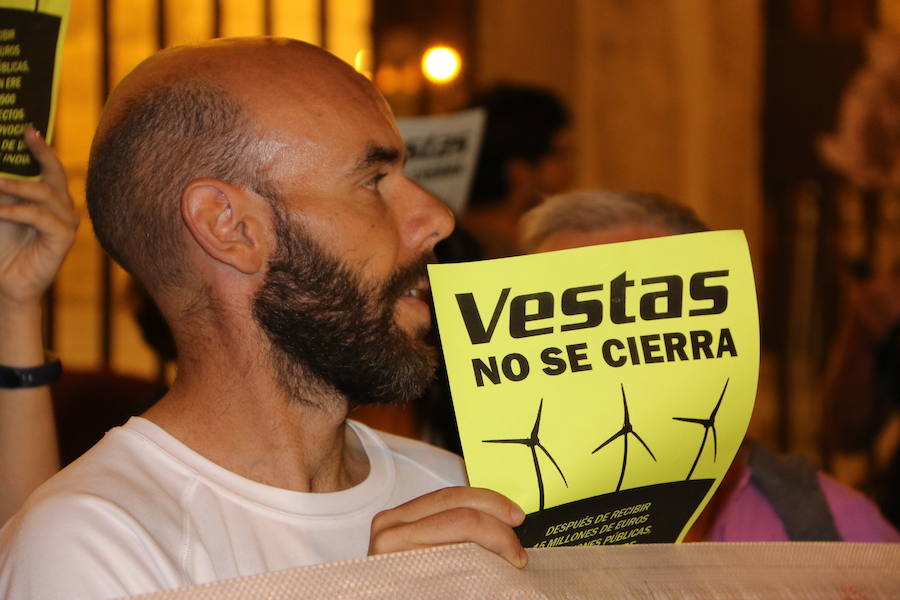 Fotos: La plantilla de Vestas lleva su conflicto a la Catedral de León