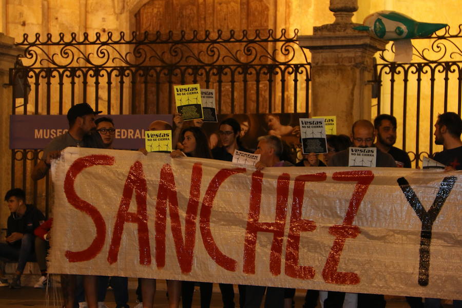 Fotos: La plantilla de Vestas lleva su conflicto a la Catedral de León