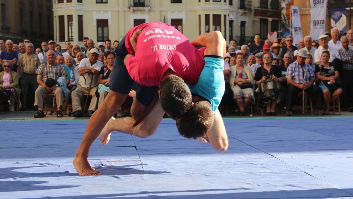 Fotos: La Catedral de León preside el Corro de San Froilán