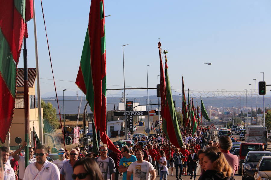 Los pendones leoneses y los carros engalanados exaltan el día de San Froilán en la Virgen del Camino en una muestra del valor y diversidad de las tierras del viejo Reino