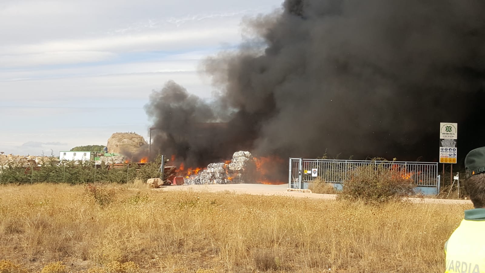 Fotos: Incendio en una planta de reciclaje de Onzonilla