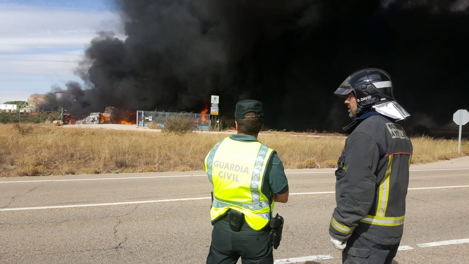 Fotos: Incendio en una planta de reciclaje de Onzonilla