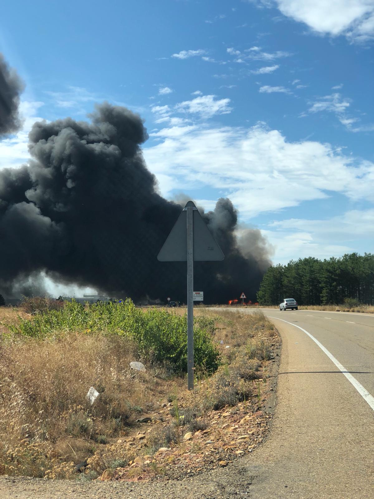 Fotos: Incendio en una planta de reciclaje de Onzonilla