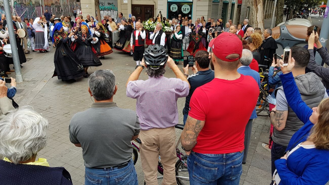 El Centro Leonés en Cataluña conmemora los actos de su patrona con leonoticias como invitado y da cuenta del enorme cariño y sentimiento hacia su tierra | «Esta casa ayuda a que León esté vivo entre nosotros y entre toda la gente y de aquí», aseguran