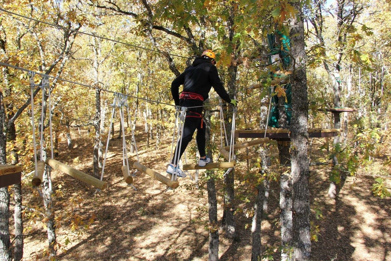 La localidad leonesa de Almanza cuenta con el único parque multiaventura de la provincia