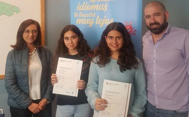 Recibimiento en el Ayuntamiento de Santa María del Páramo a las alumnas de la Escuela de Idiomas