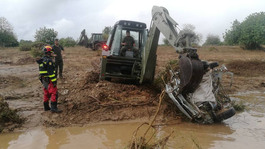 Los efectivos de la UME colaboran en las tareas de recuperación de las zonas afectadas por las inundaciones de Mallorca