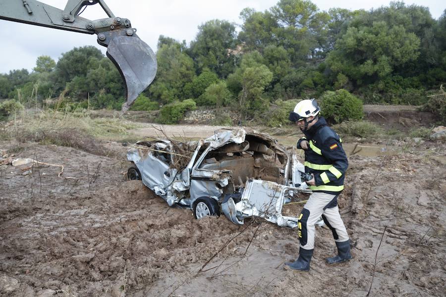 Los efectivos de la UME colaboran en las tareas de recuperación de las zonas afectadas por las inundaciones de Mallorca