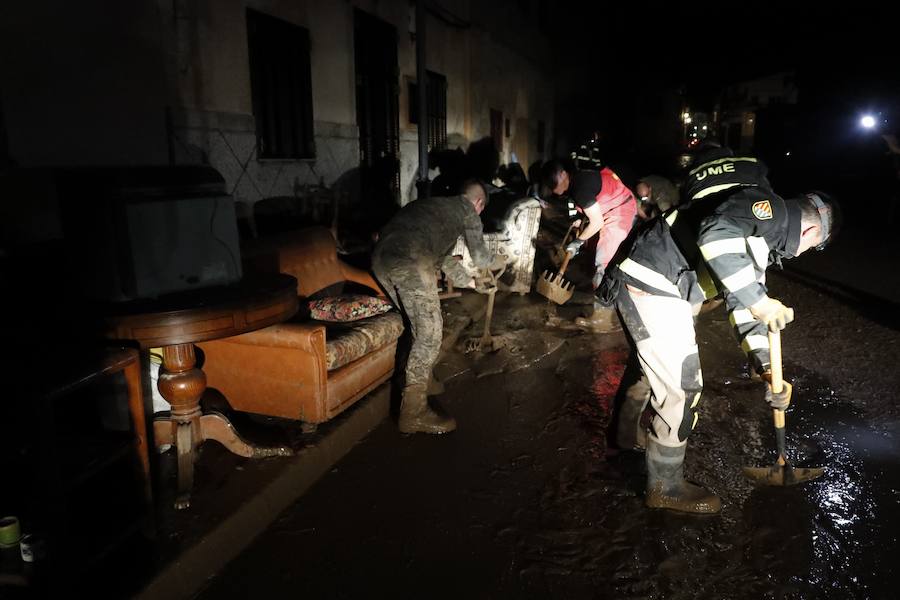 Los efectivos de la UME colaboran en las tareas de recuperación de las zonas afectadas por las inundaciones de Mallorca