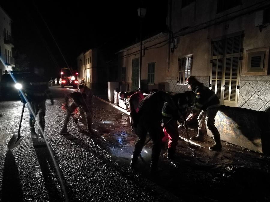 Los efectivos de la UME colaboran en las tareas de recuperación de las zonas afectadas por las inundaciones de Mallorca