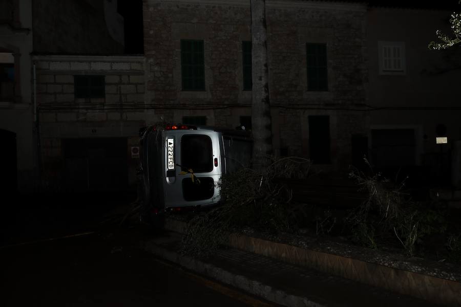 Los efectivos de la UME colaboran en las tareas de recuperación de las zonas afectadas por las inundaciones de Mallorca