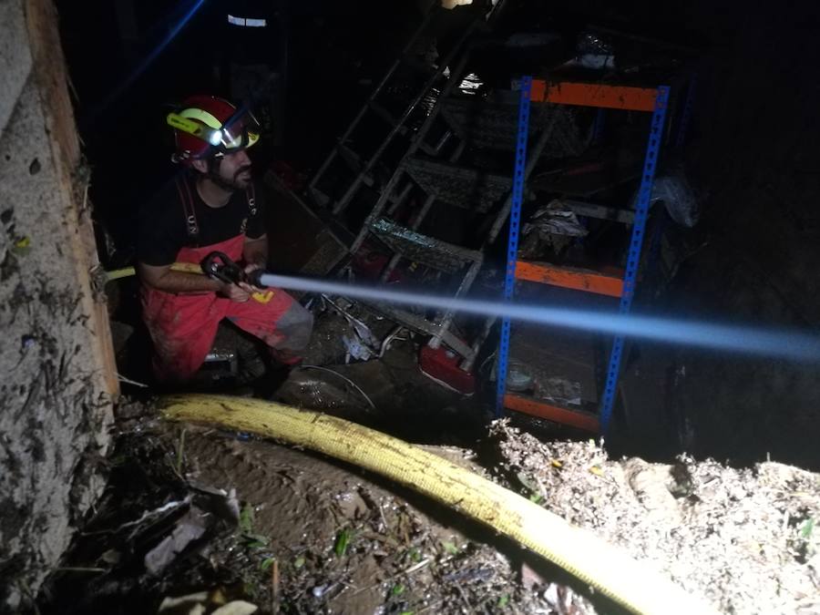 Los efectivos de la UME colaboran en las tareas de recuperación de las zonas afectadas por las inundaciones de Mallorca