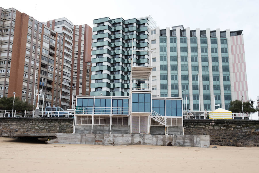 Fotos: La playa de San Lorenzo pierde arena