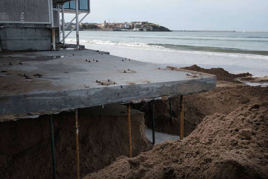 Fotos: La playa de San Lorenzo pierde arena