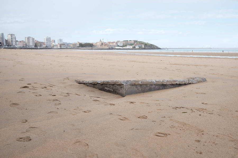 Fotos: La playa de San Lorenzo pierde arena