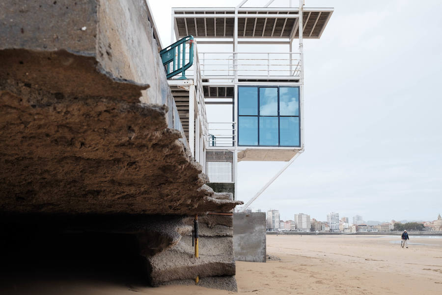 Fotos: La playa de San Lorenzo pierde arena