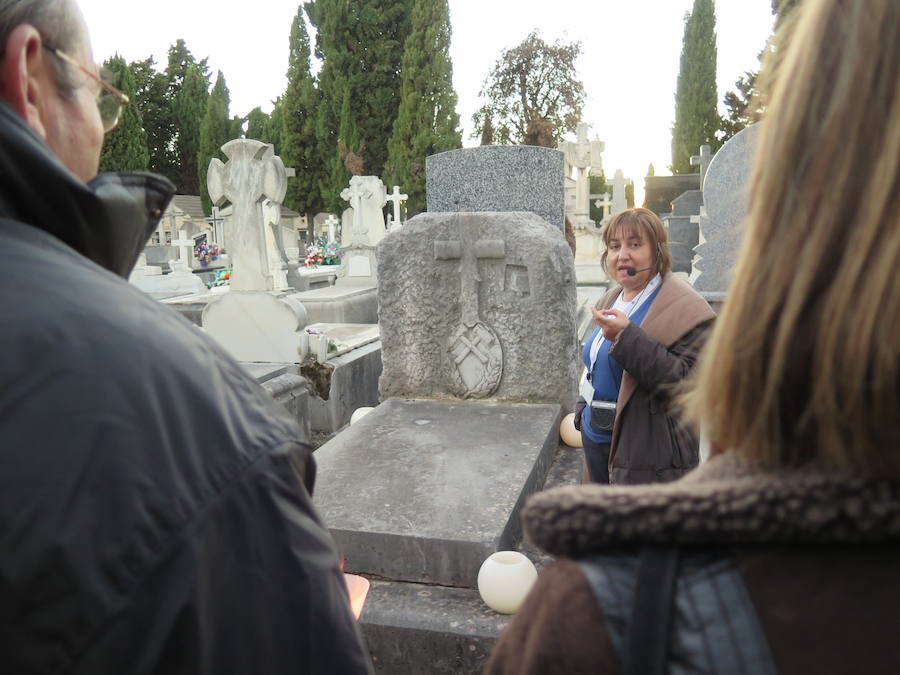 Fotos: Visita guiada al Cementerio