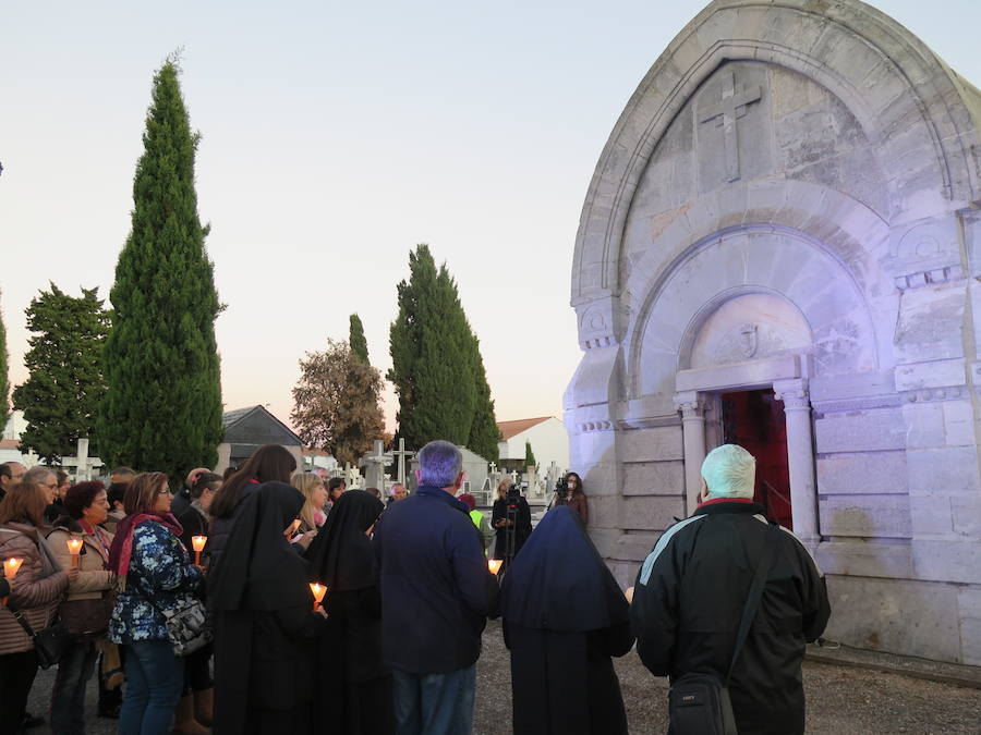 Fotos: Visita guiada al Cementerio