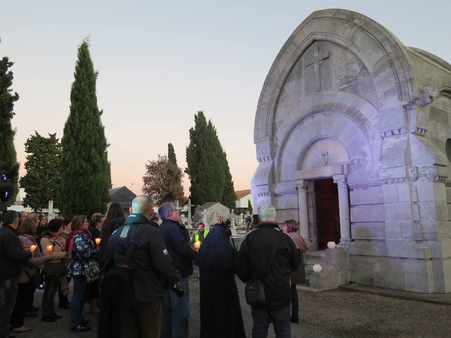 Fotos: Visita guiada al Cementerio