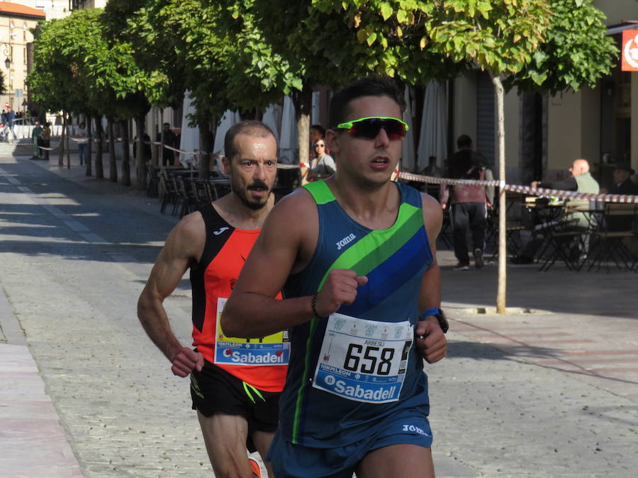 León celebra la carrera 10 kilómetros León, capital española de la gastronomía.