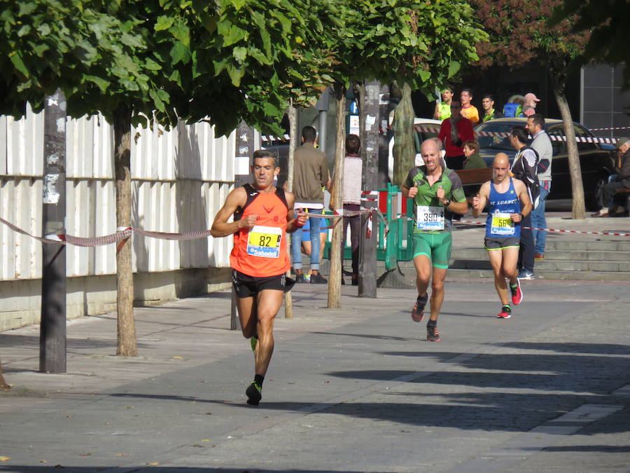 León celebra la carrera 10 kilómetros León, capital española de la gastronomía.