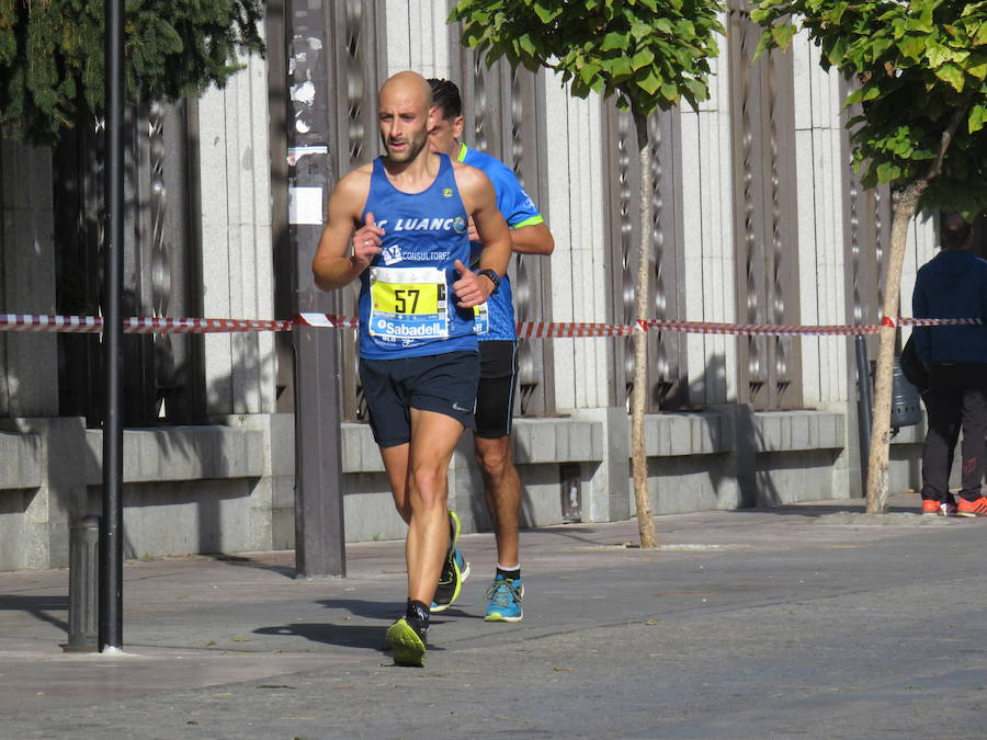 León celebra la carrera 10 kilómetros León, capital española de la gastronomía.