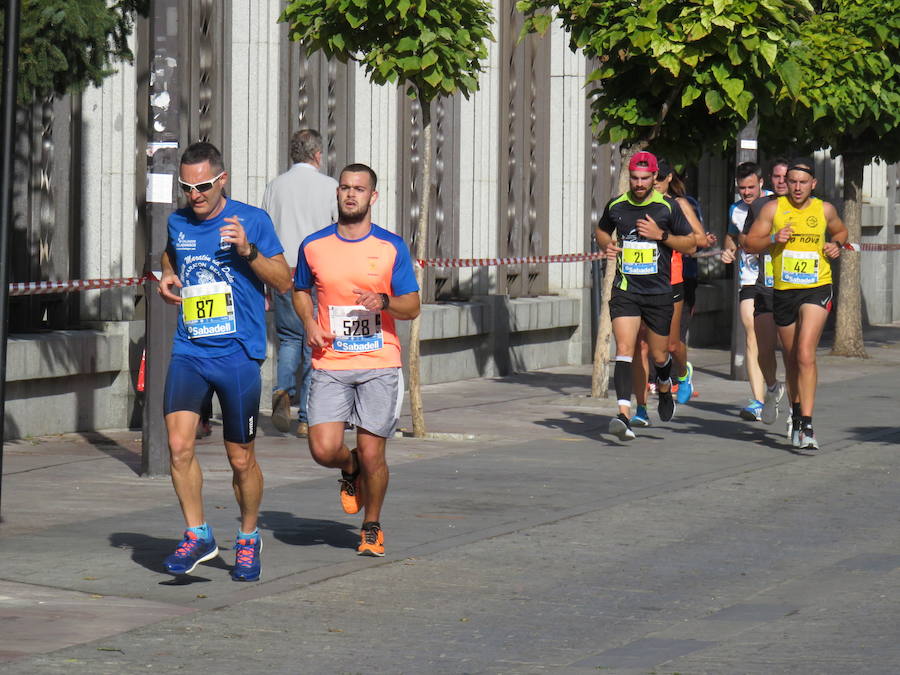 León celebra la carrera 10 kilómetros León, capital española de la gastronomía.