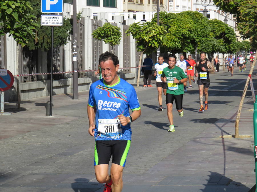 León celebra la carrera 10 kilómetros León, capital española de la gastronomía.