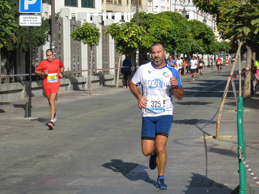 León celebra la carrera 10 kilómetros León, capital española de la gastronomía.