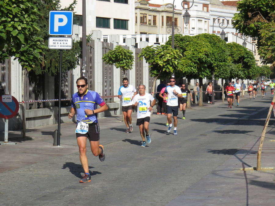 León celebra la carrera 10 kilómetros León, capital española de la gastronomía.