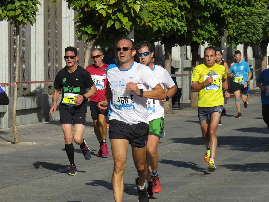 León celebra la carrera 10 kilómetros León, capital española de la gastronomía.